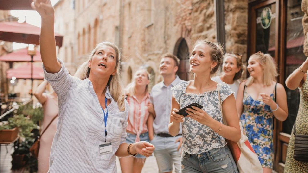 How Tour Guide Videos Build Credibility for NZ Adventure Operators