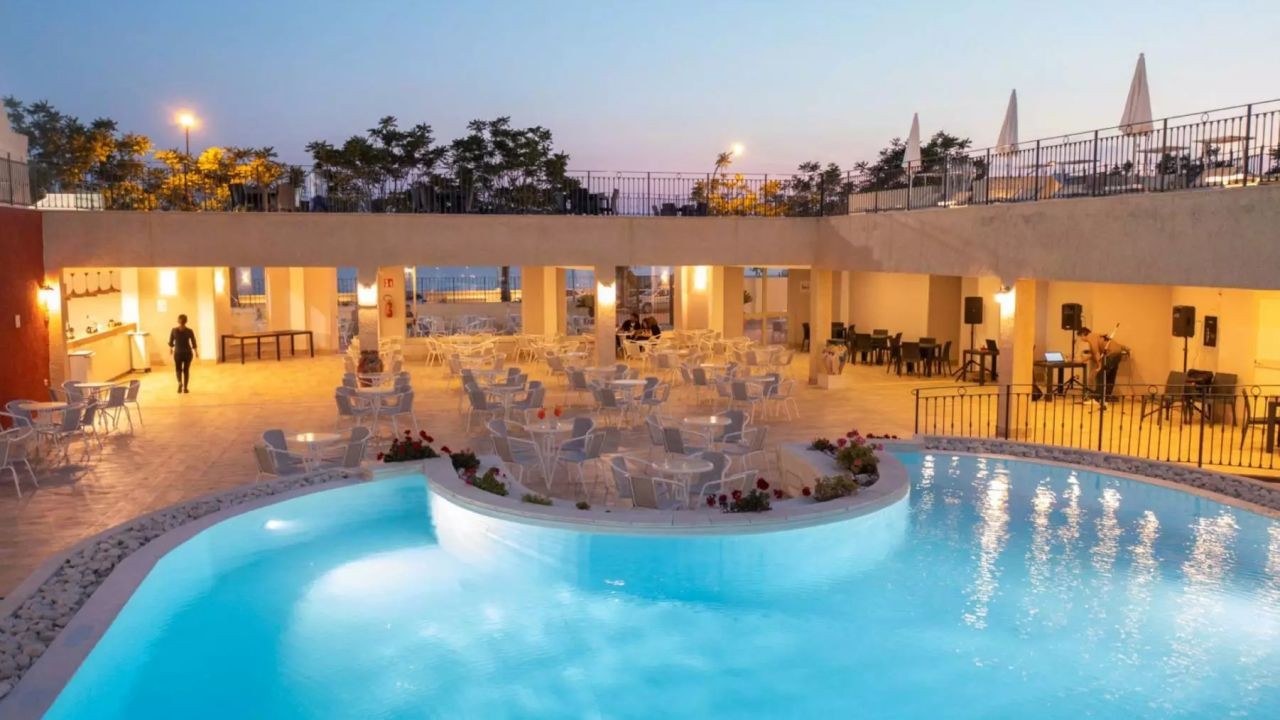 How Testimonial and Review Videos Help Kiwi Hotels Build Reputation Online