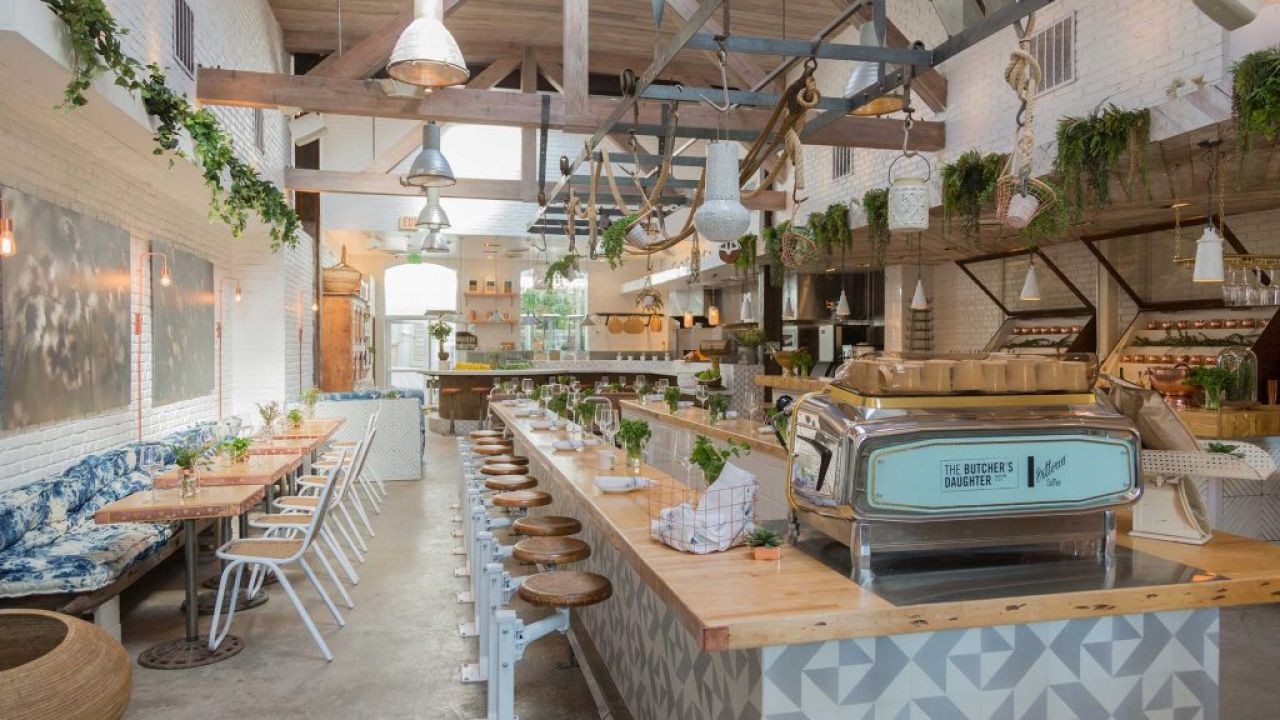 How Hospitality Venues Use Video to Showcase Seasonal Specials Across NZ