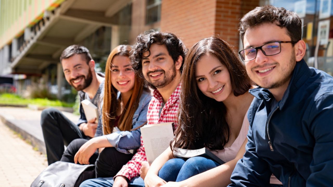 Why Scholarship Guidance Videos Help Kiwi Students Secure Funding