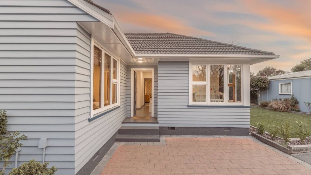 Exterior Painting Videos: How to Improve Your NZ Home’s Value