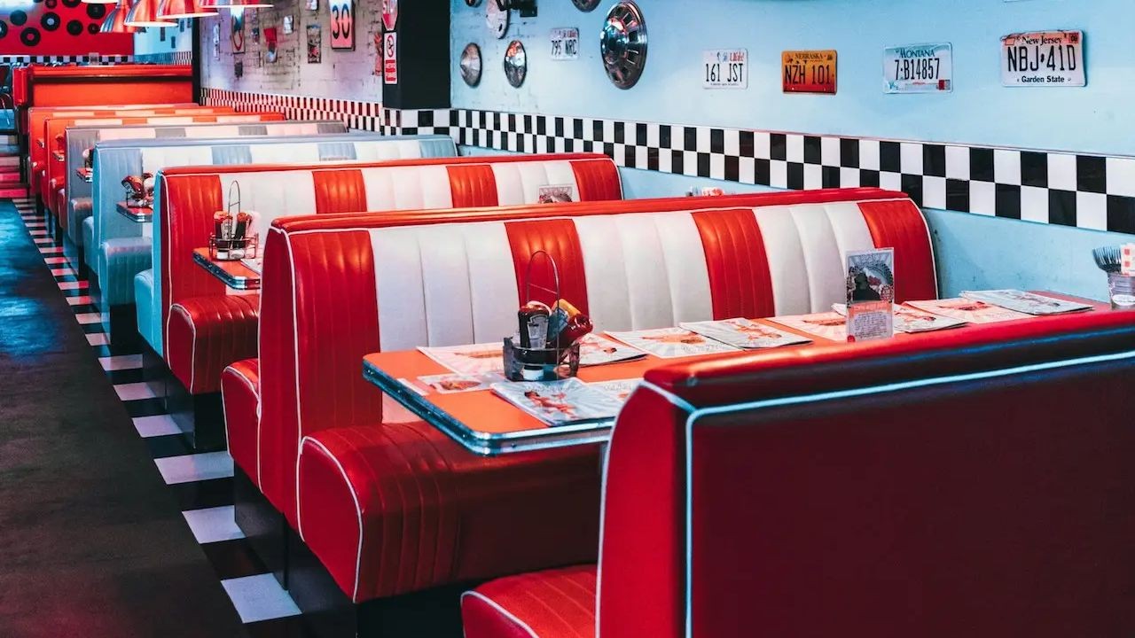 How Short-Form Video Turns Browsers Into Diners Across New Zealand Restaurants