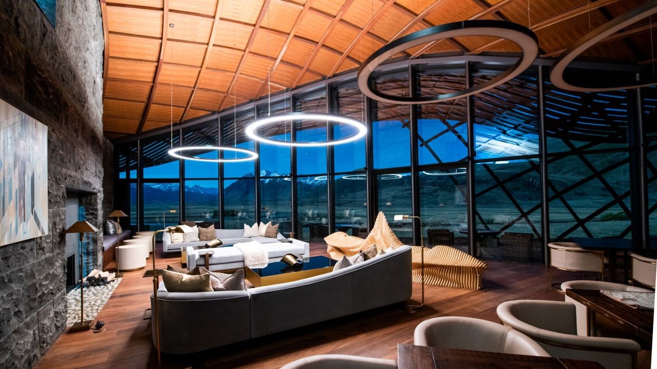 From Airbnb Hosts to Luxury Lodges: Enhancing Guest Experience With Video in NZ