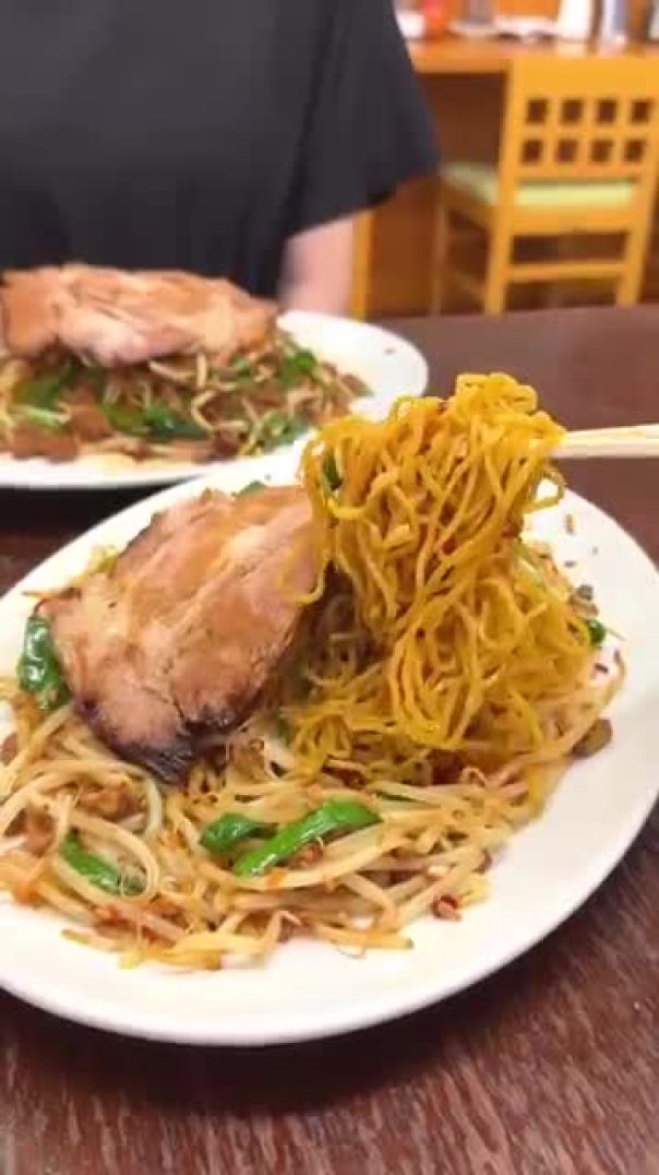 Can’t Stop Eating! Irresistible Sara Taiwan 🍜🔥