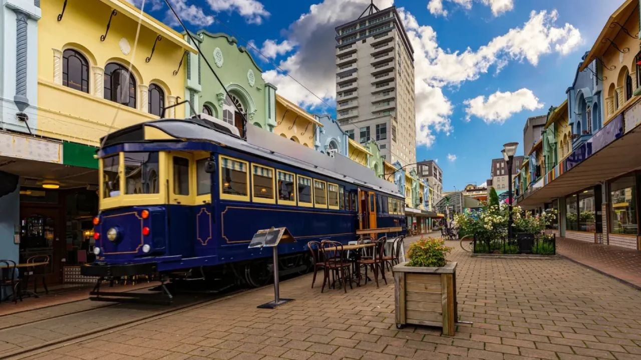 Video Market Reports Highlighting Suburban vs City Properties in AU