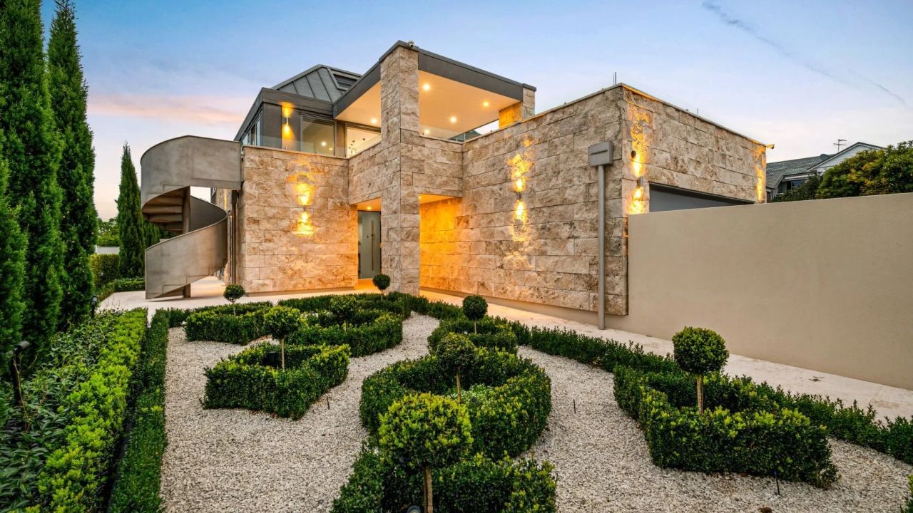 Cinematic Luxury Real Estate Videos for High-End Australian Buyers