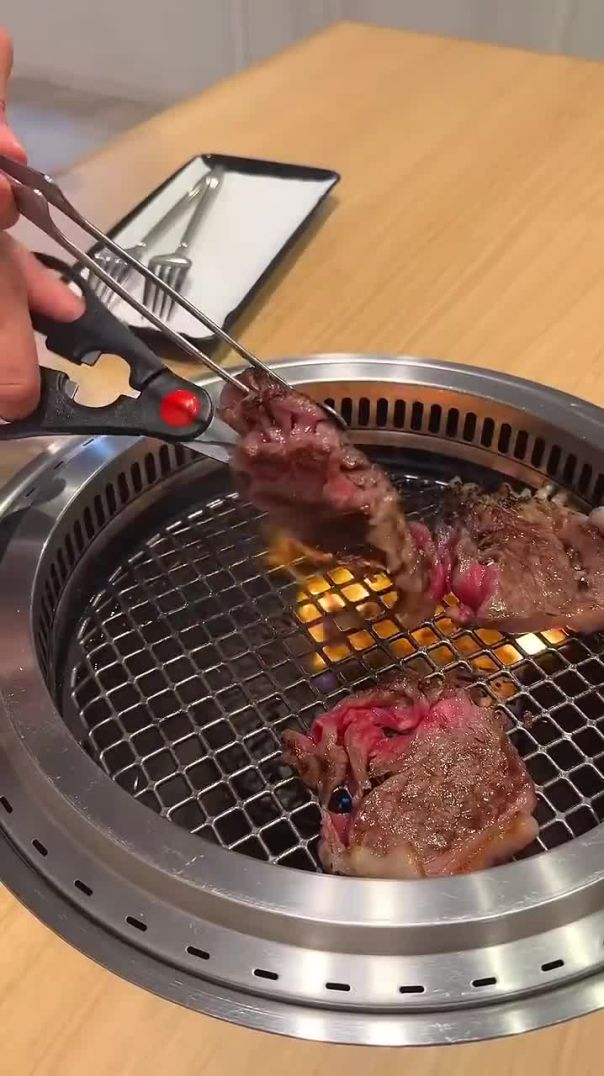 Stretchy and Juicy Sirloin Steak! 🥩✨