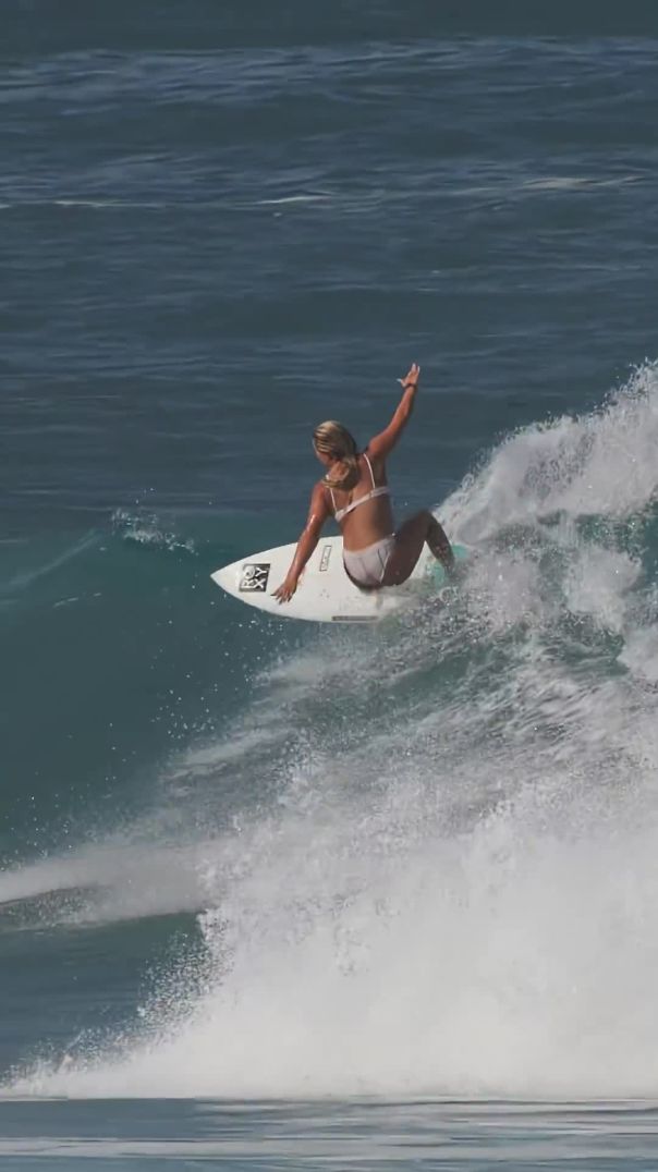 Finding Shade at Backdoor: Surf Girl Moments 🌊