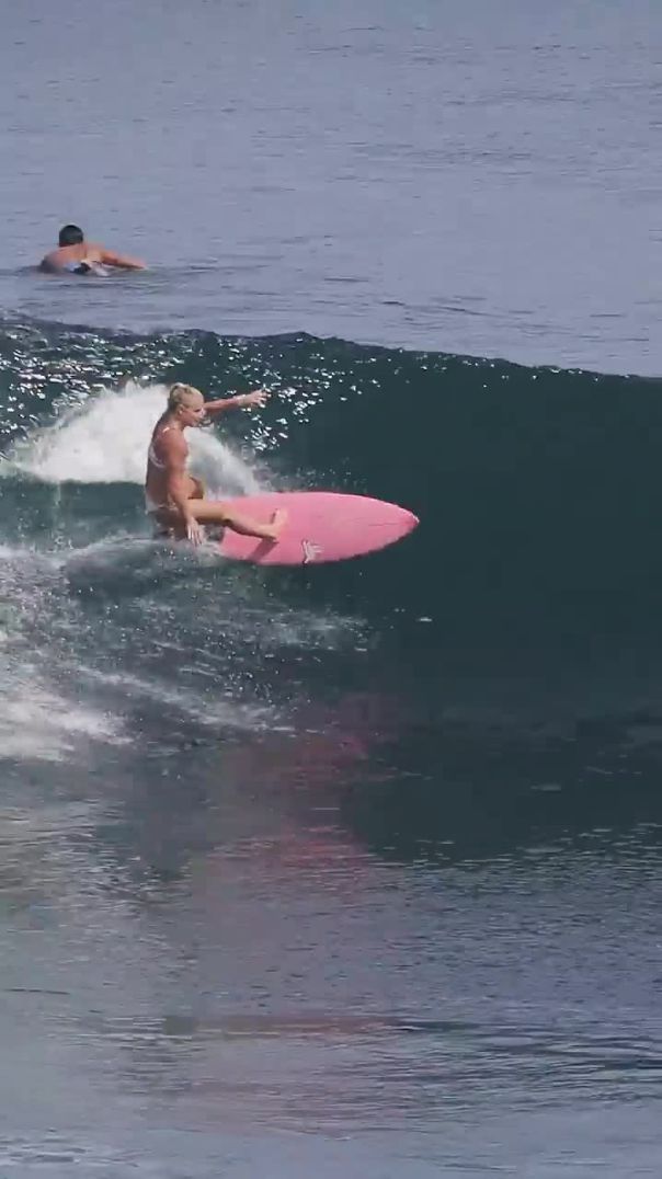 Siena Catches a Fun Wave at Uluwatu 🌊🏄‍♀️