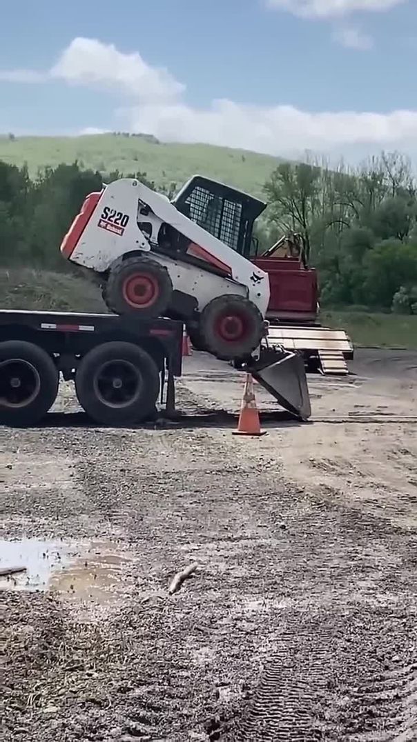 A Real Pro Behind the Wheel 🚛💨