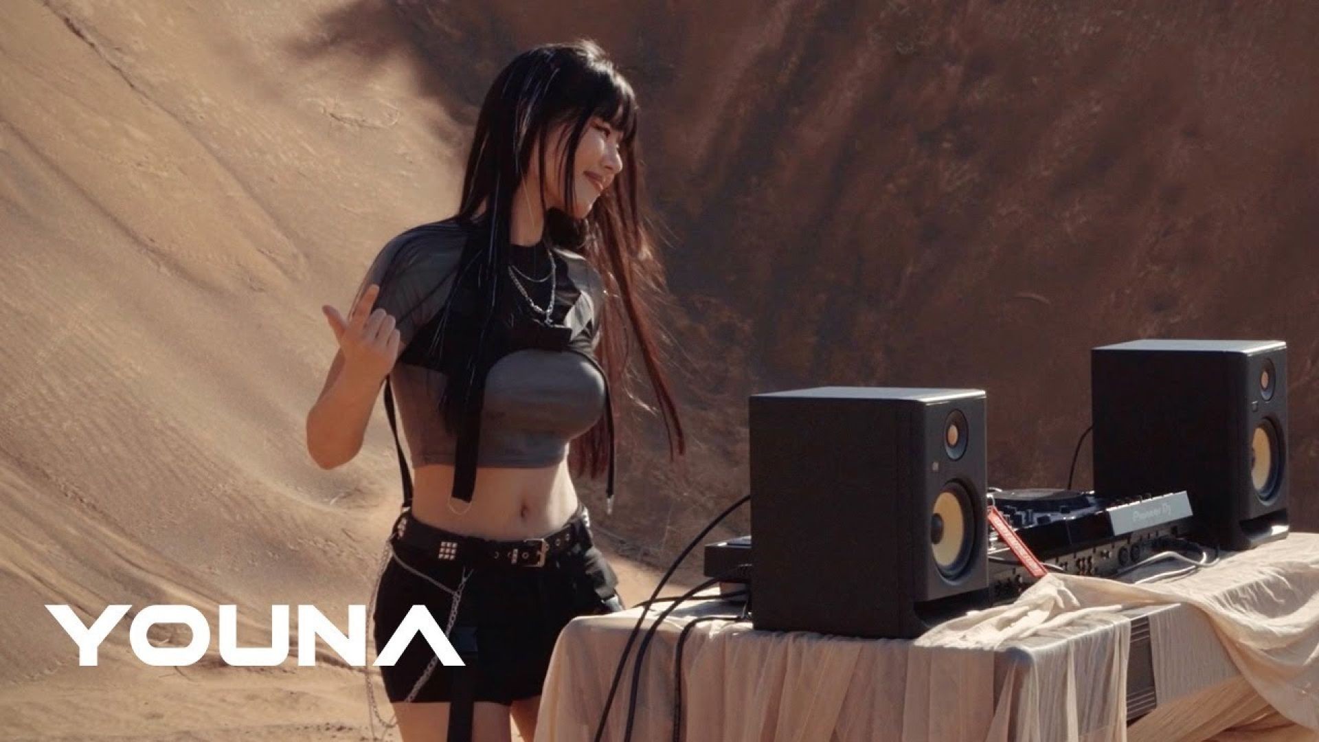 YOUNA Live: Melodic Techno & Progressive House in Dubai