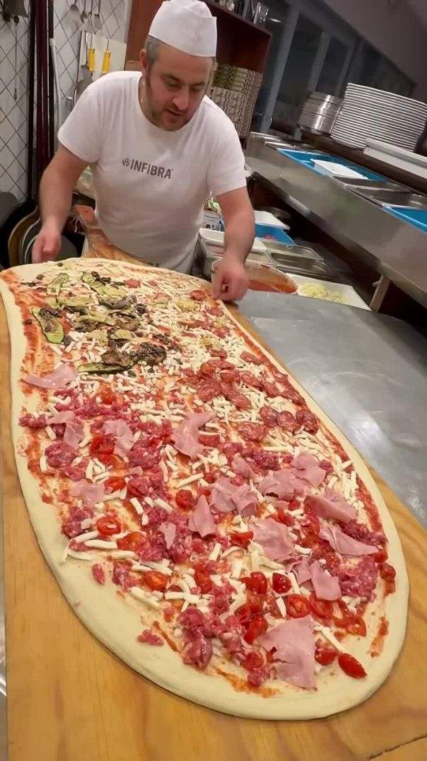 Due Metri di Gusto e Bontà! 🎶❤️