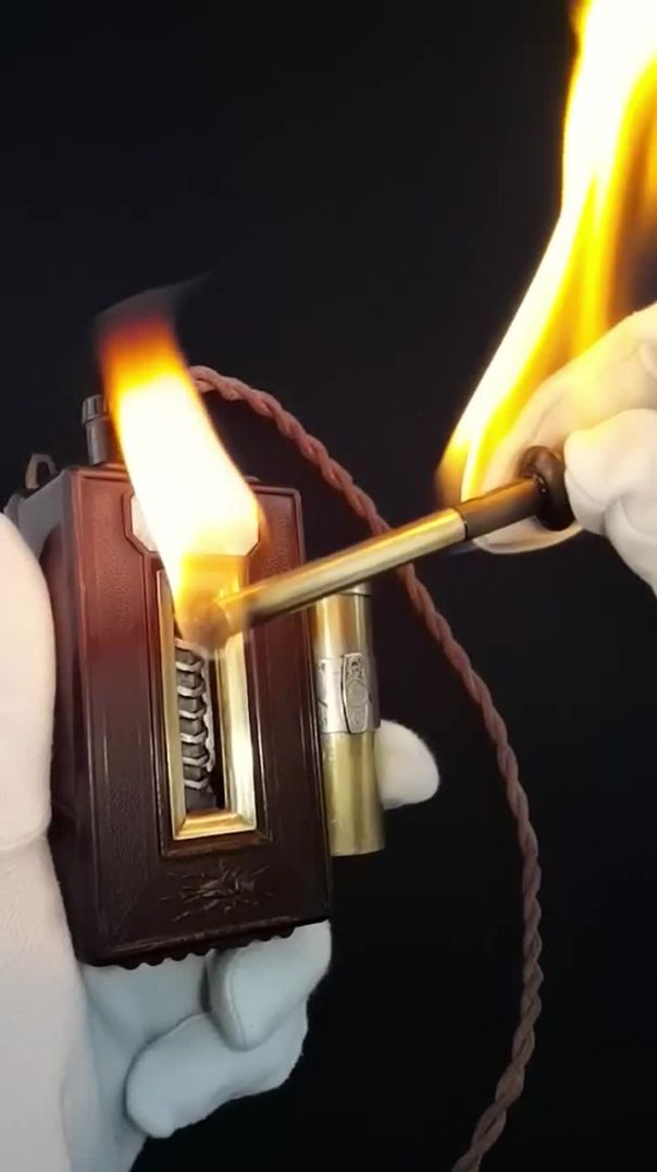 1930 Grillon Electric Wall Lighter ⚡