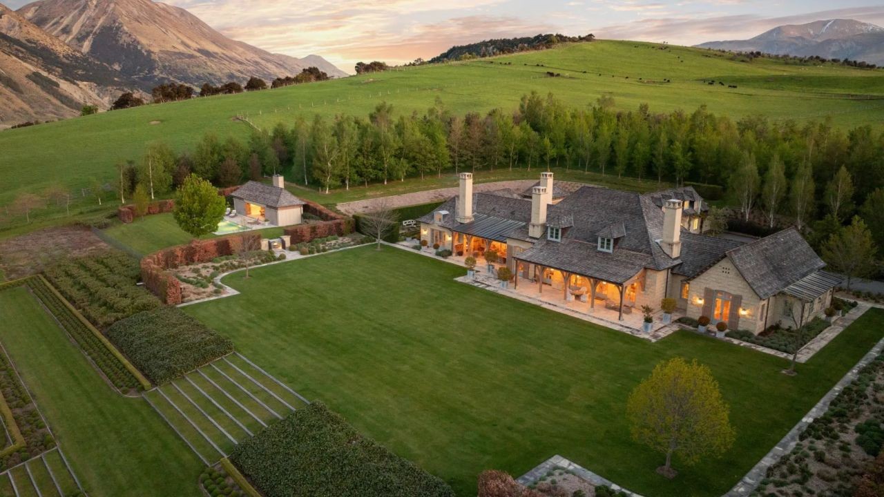 5 Surprising Reasons Why Some Luxury Homes Never Sell – The Australian Angle You’ve Overlooked