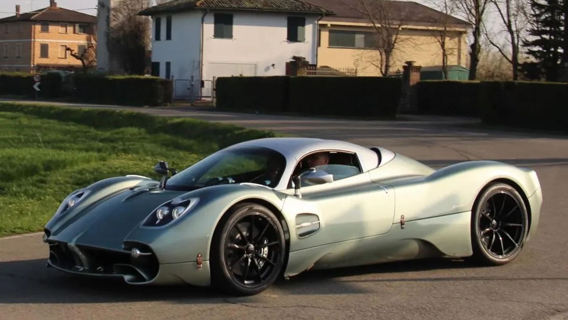 Pagani Utopia Roadster: Open-Air Hypercar Perfection
