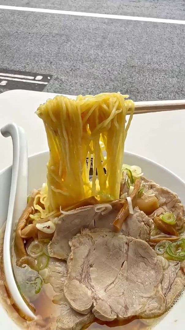 Tsukiji Classic Ramen: Tender Chashu & Thin Noodles 🍜