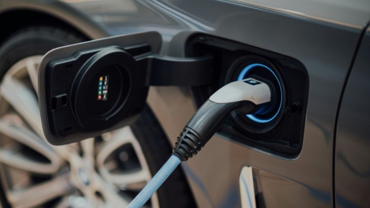 The uptake and infrastructure rollout for electric vehicles versus the clean car discount policy changes – What No One Is Talking About in NZ