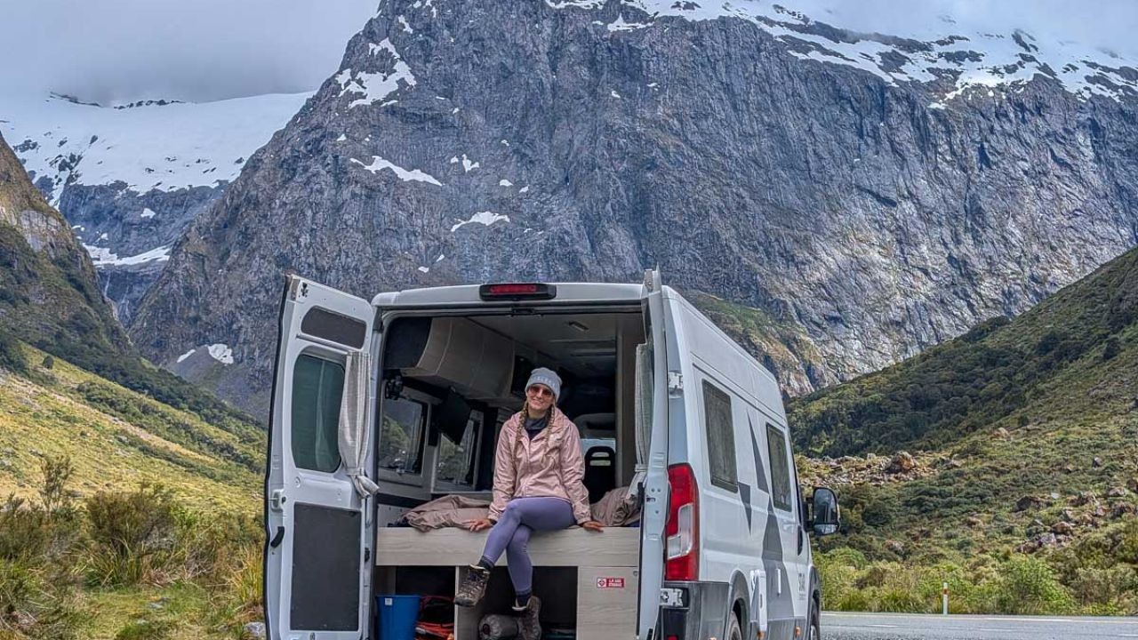 Renting a Campervan vs. Staying in Hotels – Which One Saves You More? – The Real Reason It’s Exploding in Australia