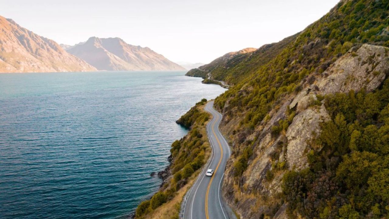 Top 5 Tourist-Friendly Tips for Driving in New Zealand – Is It Worth the Hype for Kiwis?