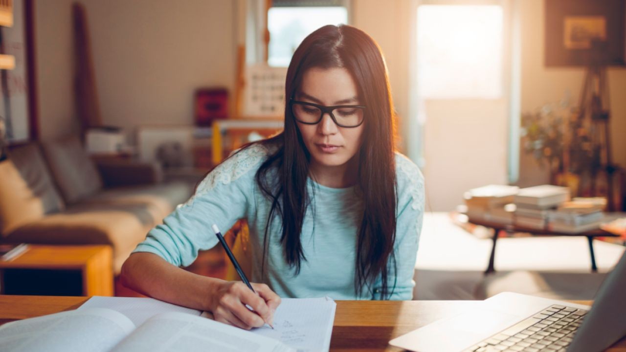 How to Use AI to Improve Your Learning & Study Habits – Tips from Australian Industry Experts