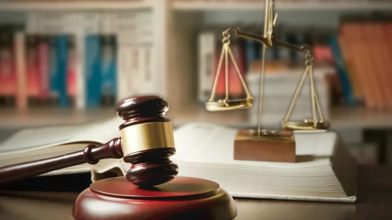 Australia vs U.S. Justice System for Investors: Legal Risk, Litigation Costs & Regulatory Differences