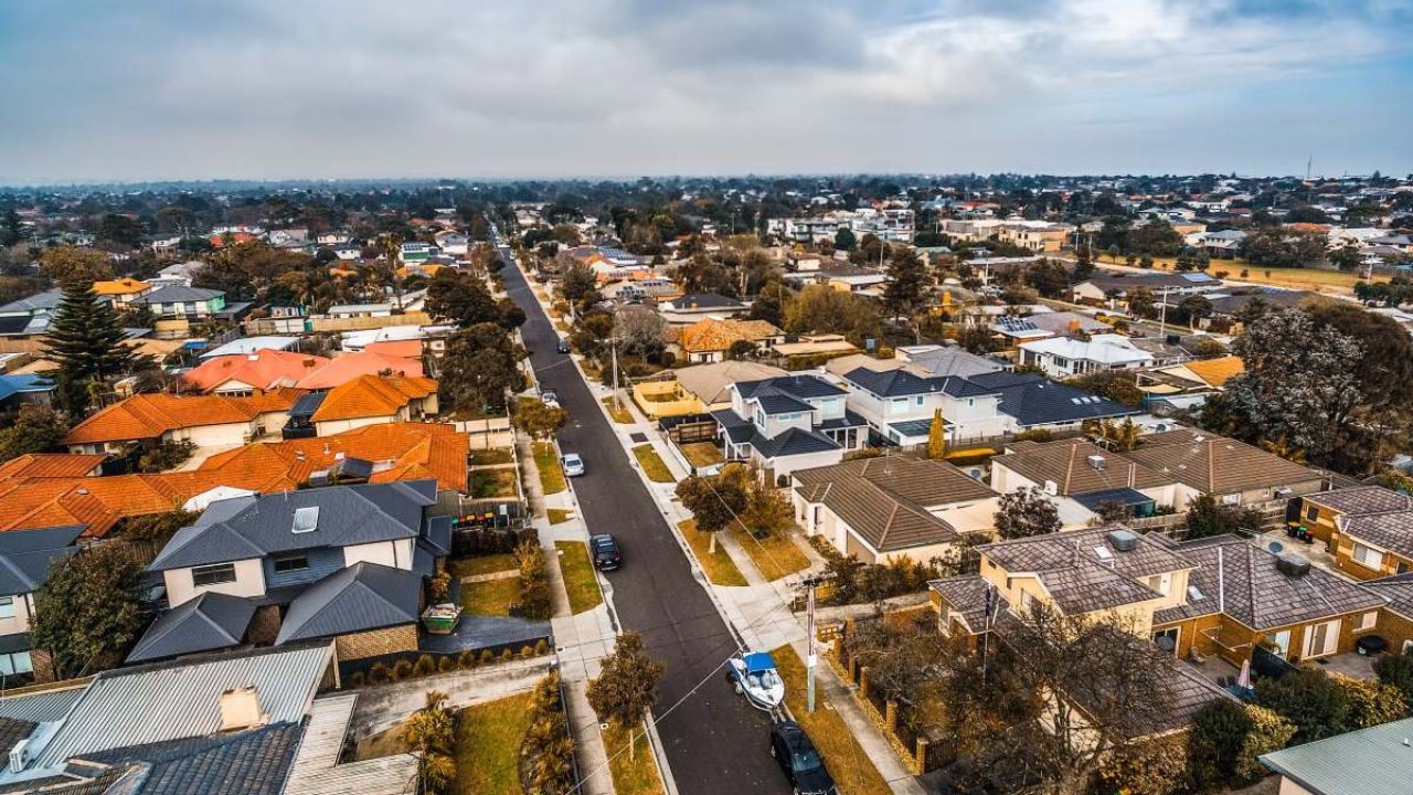 Inner-City vs. Suburban Property Investment – Which One Has Higher Growth? – The Most Overlooked Shift in Australia Today
