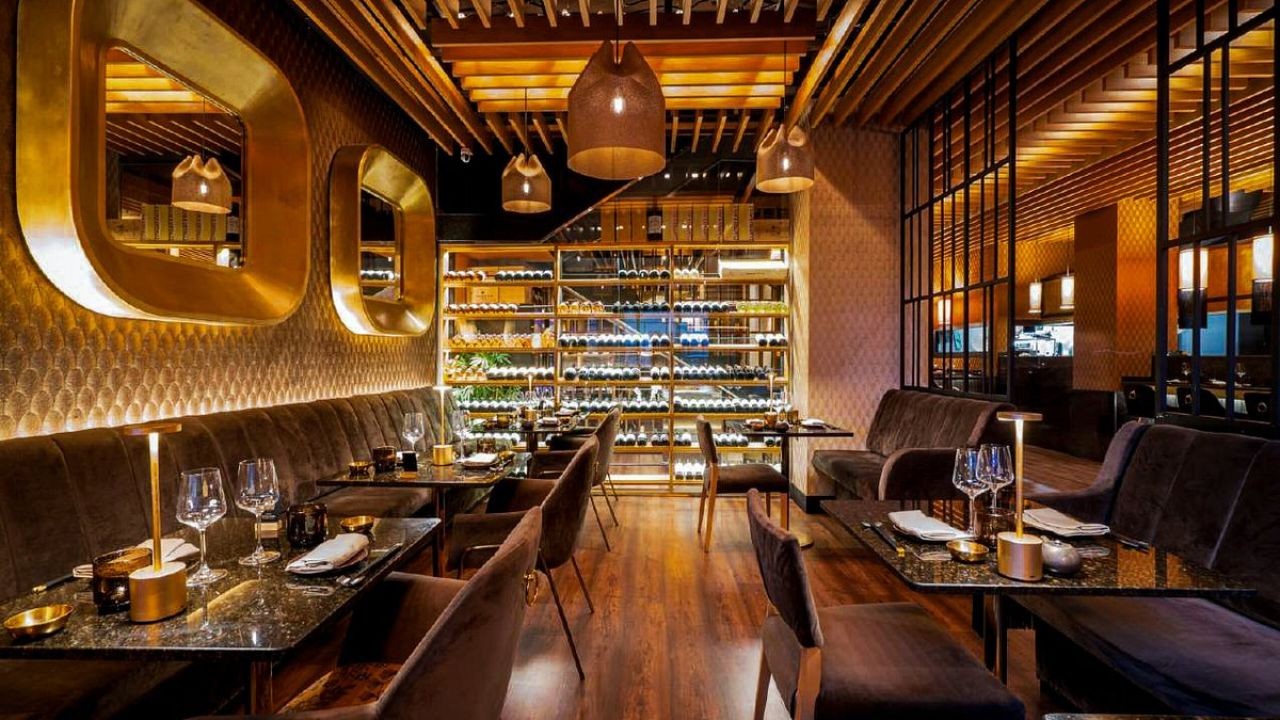 How to Order Like a Pro at High-End Restaurants – Explained with Real AU Examples