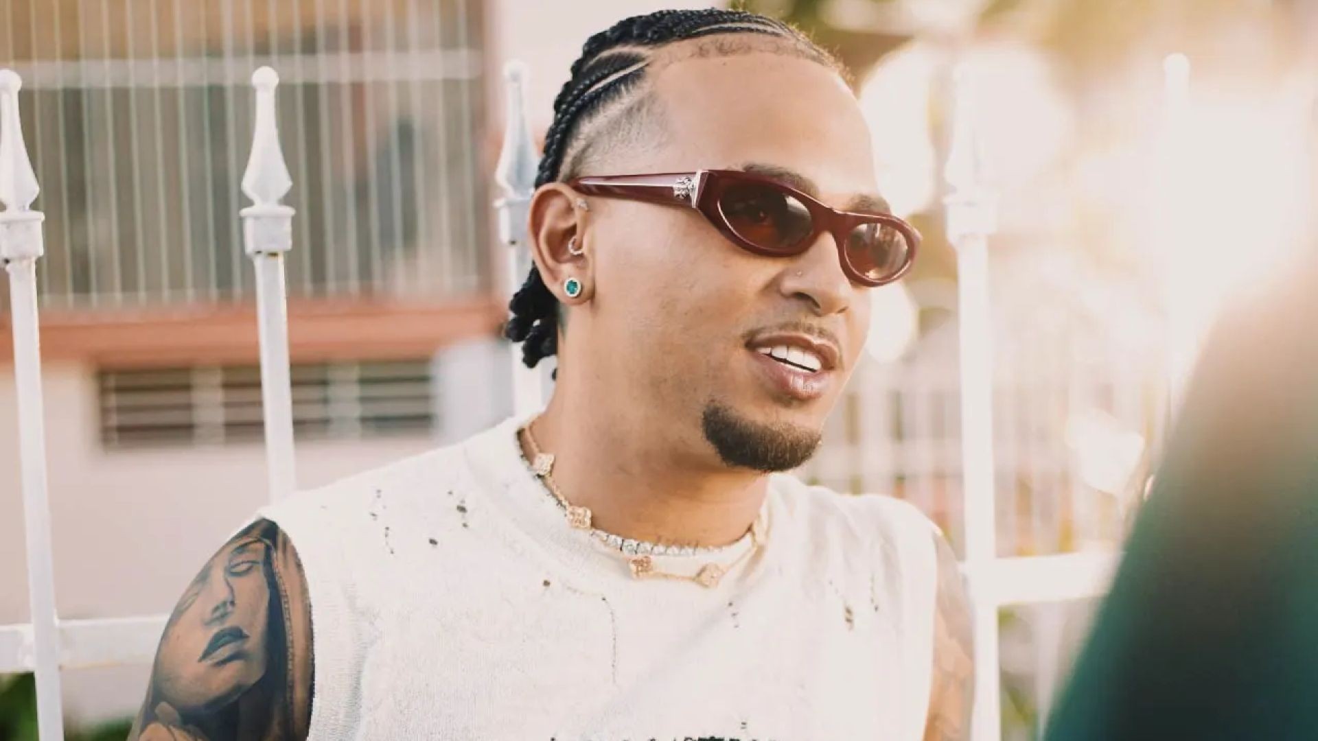 Ozuna – Una Aventura (Official Music Video)