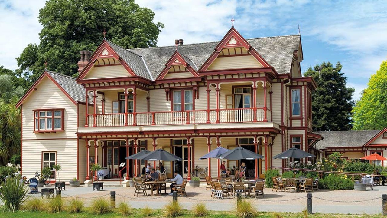 Buying a Historic Mansion vs. Building a Custom Luxury Home – Which Makes More Sense? – (And What It Means for Aussie Businesses)