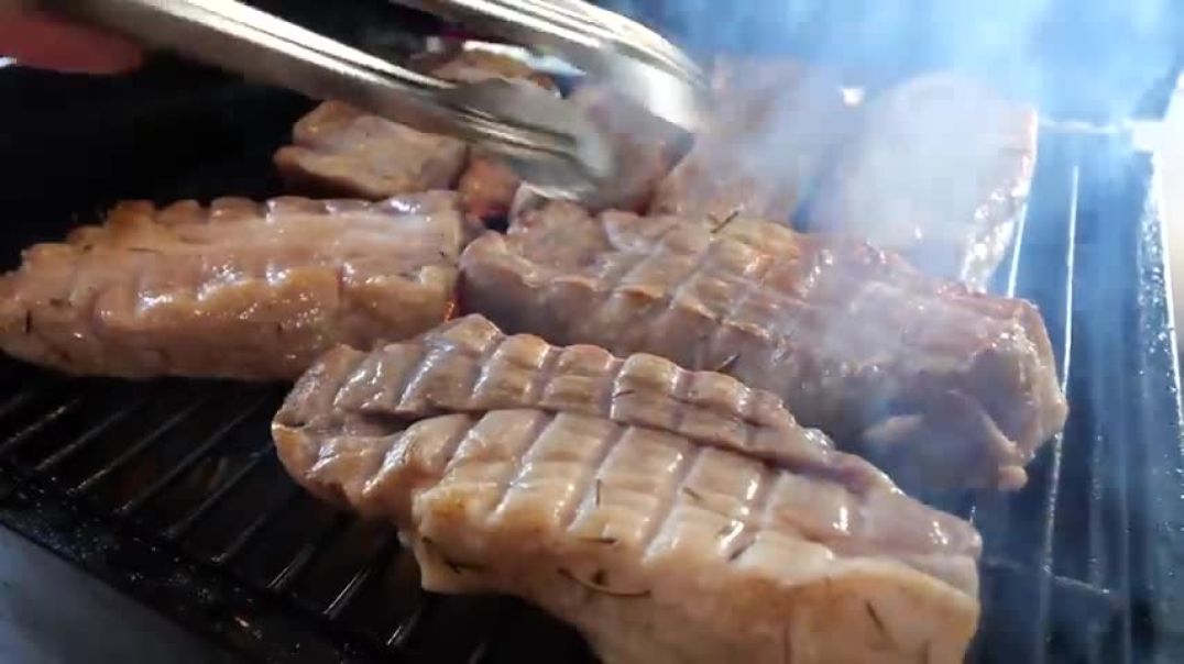 Why Is Everyone Talking About This North Shore Roadside Steakhouse? A 53-Year-Old Chef Cuts a Massive 16kg Steak!