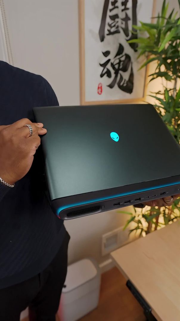 Alienware 18 Area-51: Is This Gaming Laptop from the Future? 🛸💻