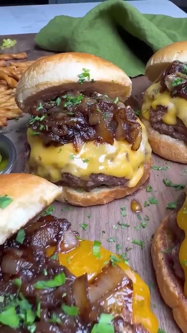 How to Make Juicy Butter Burgers at Home 🍔🧈