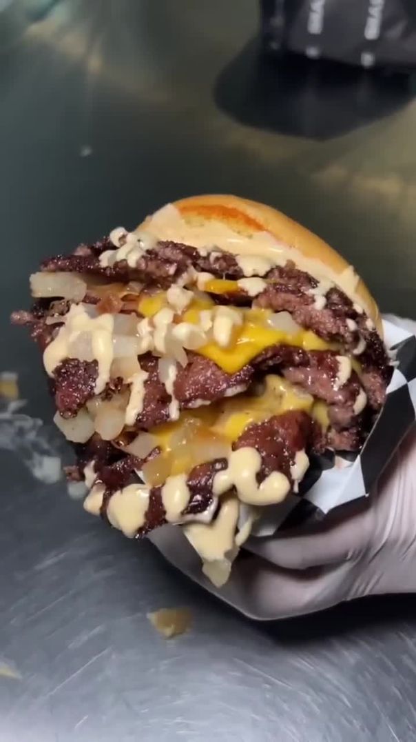 Is This QUADRUPLE Smash Burger Auckland’s Ultimate Cheat Meal? 🍔🔥