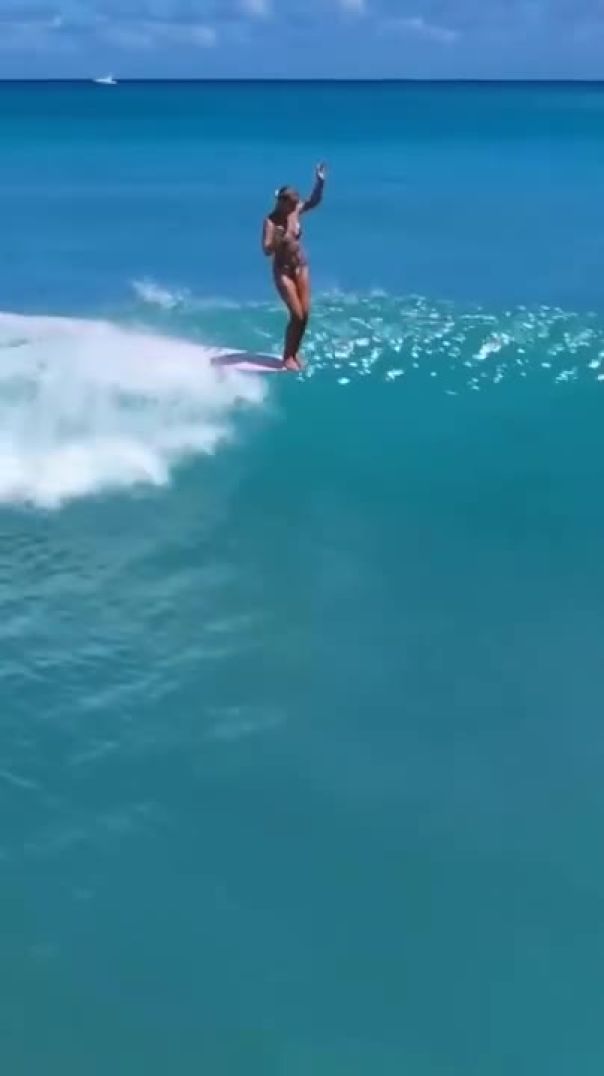awesome-surfing-girl-she-is-killing-it-ytshorts
