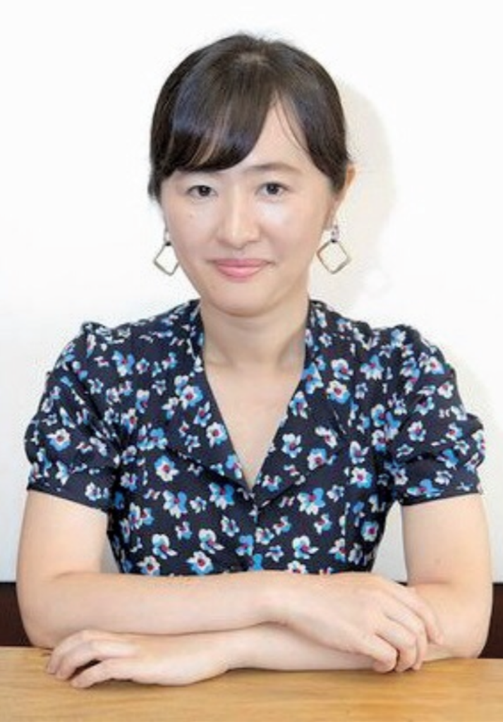 Asako Yuzuki, author