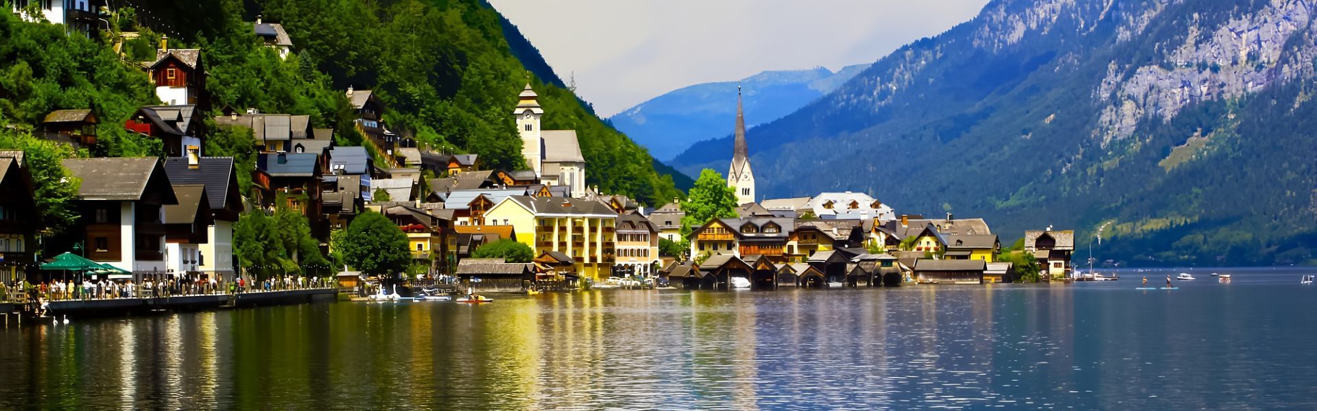 Hallstatt, a lakeside city in Austria sits in the middle of Hallstätter See